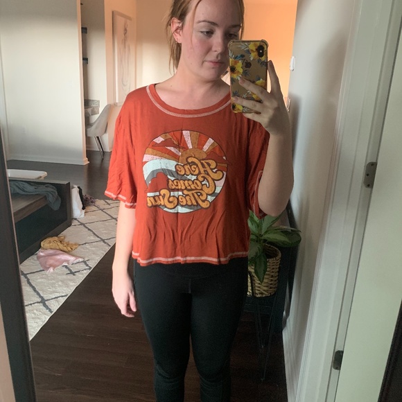 Cropped Graphic Tee - Picture 1 of 4